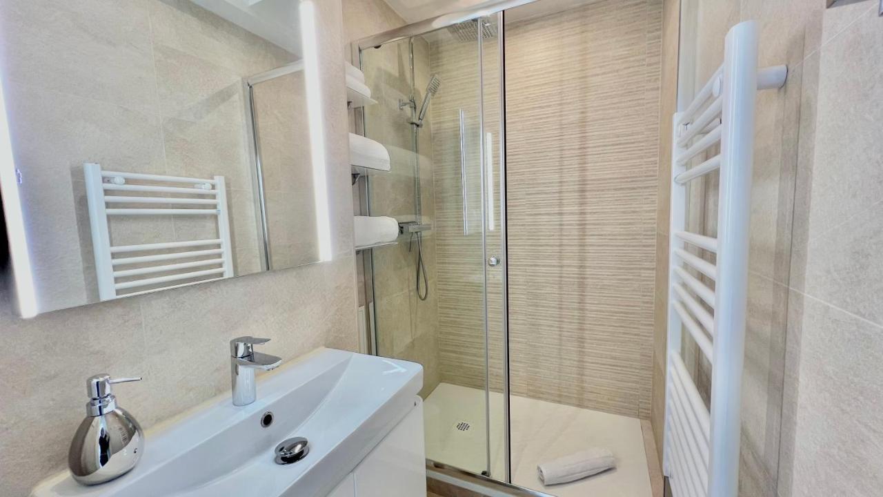 Seaviews By Jenni Menton, La Suite, Superbe Front De Mer, Top Emplacement Avec Terrasse Et Parking! Екстер'єр фото